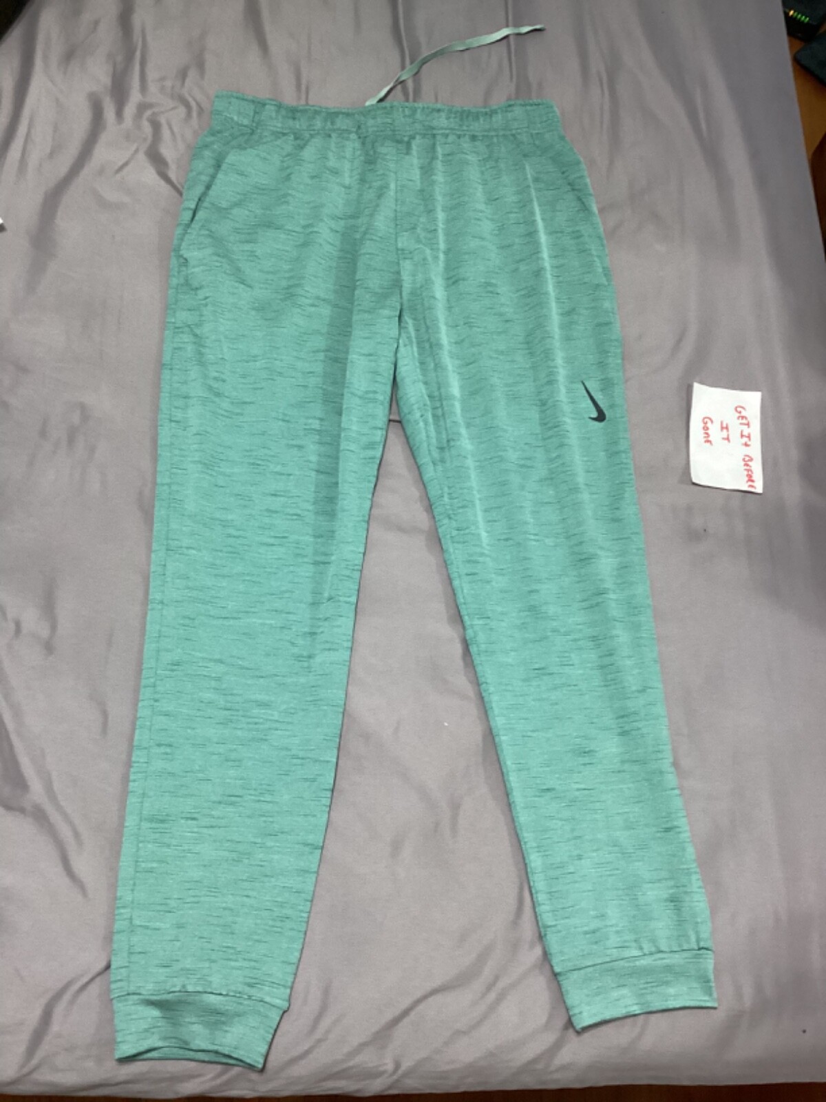 Nike Yoga Standard Fit