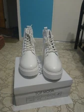 London-1 white boots W9, M7.5