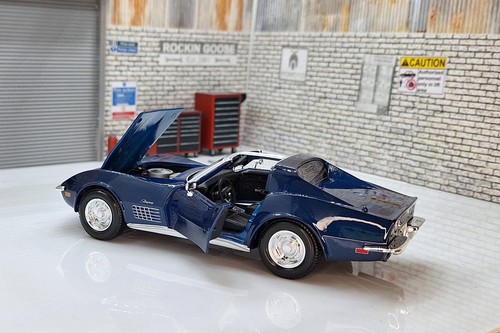 Chevrolet Corvette Blue 1:24 Scale Model Car 1970 - Picture 3 of 9