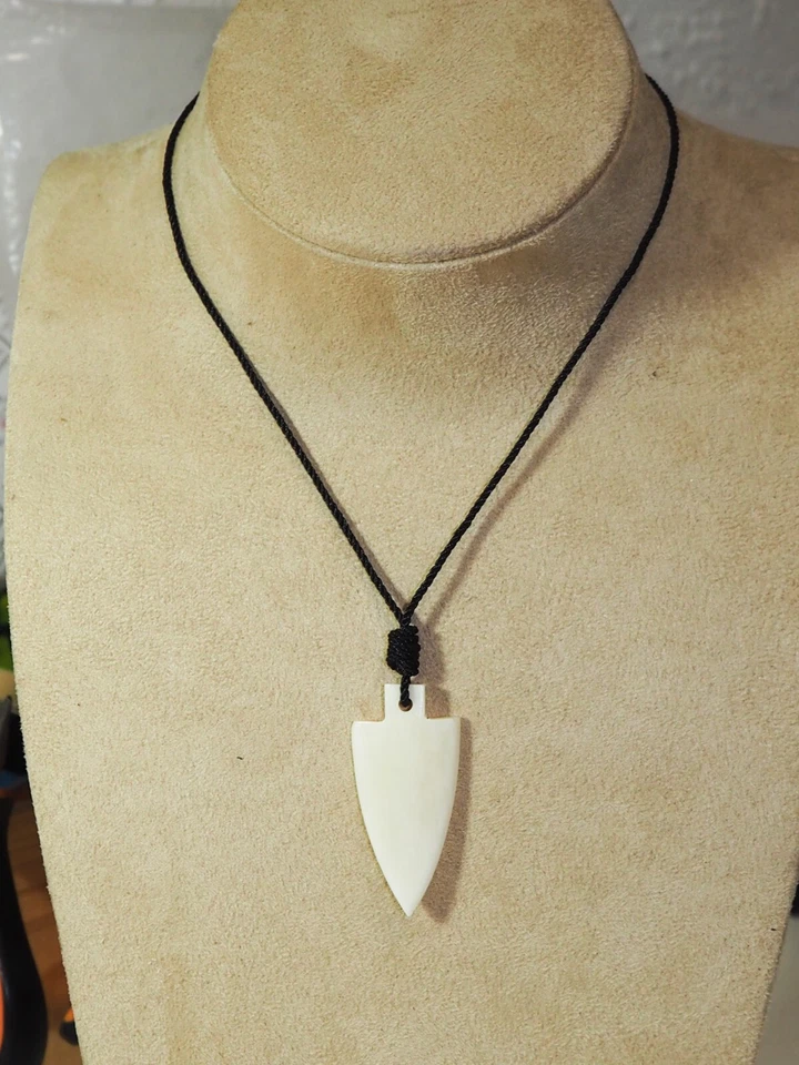 Collare/Pendente Freccia IN Osso Minimalista, Solo E Artigianale - Immagine 4 di 4