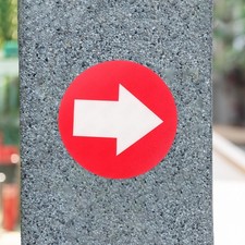 20 Pcs Reflective Driveway Markers Signs Stickers Floor Direction Marking Tacks