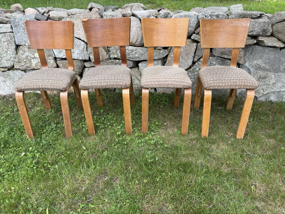 Juego de 4 sillas de comedor vintage MCM Mid Century modernas de madera curvada Thonet Foto 2 de 4