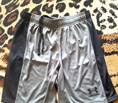 Under Amour*Herren kurze Hose Bermudas Sportshort   Fitnesshort *Top Zustand* - Bild 1 von 4