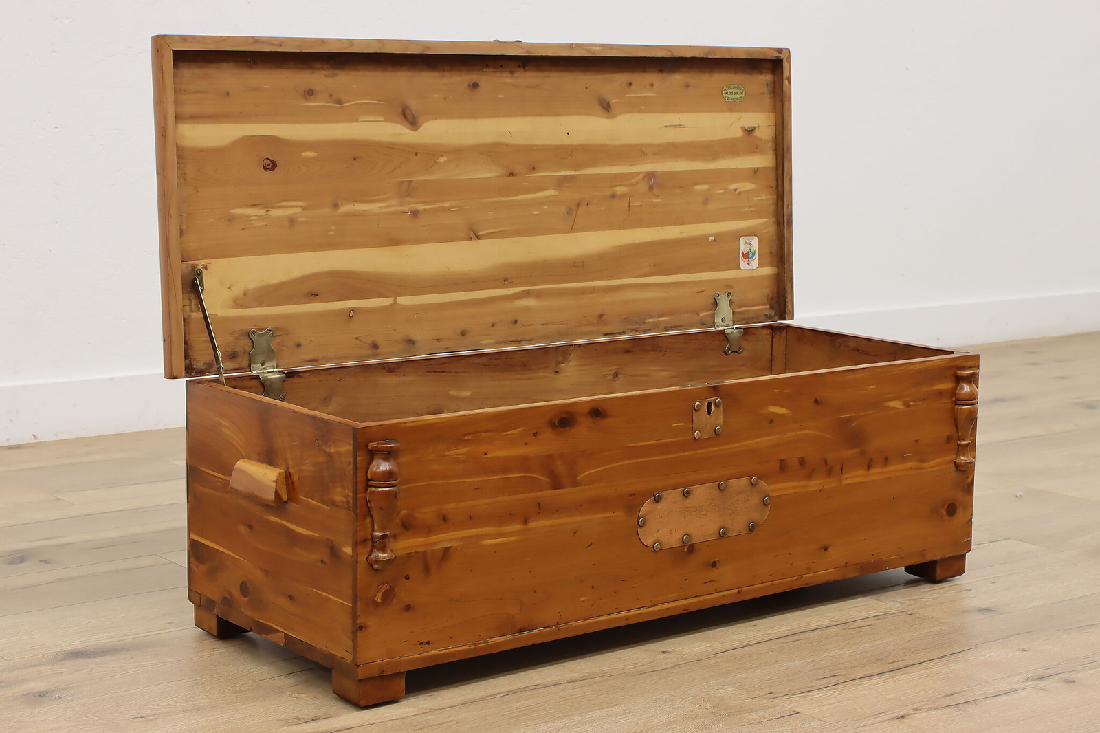 Farmhouse Vintage Cedar Chest Coffee Table Caswell Runyan 47436 eBay