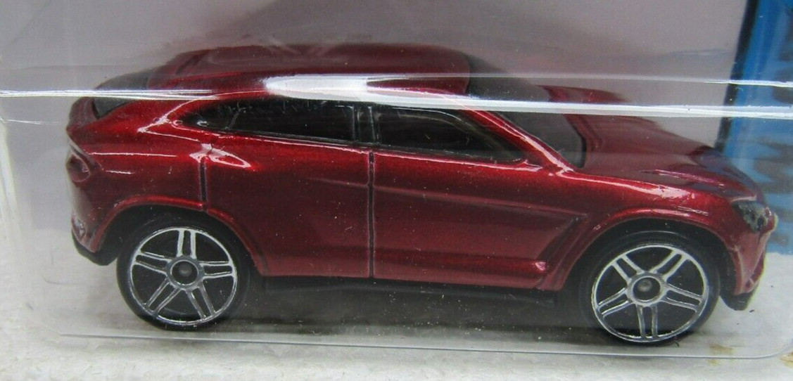 Hot Wheels 2015 Lamborghini Urus #23/250