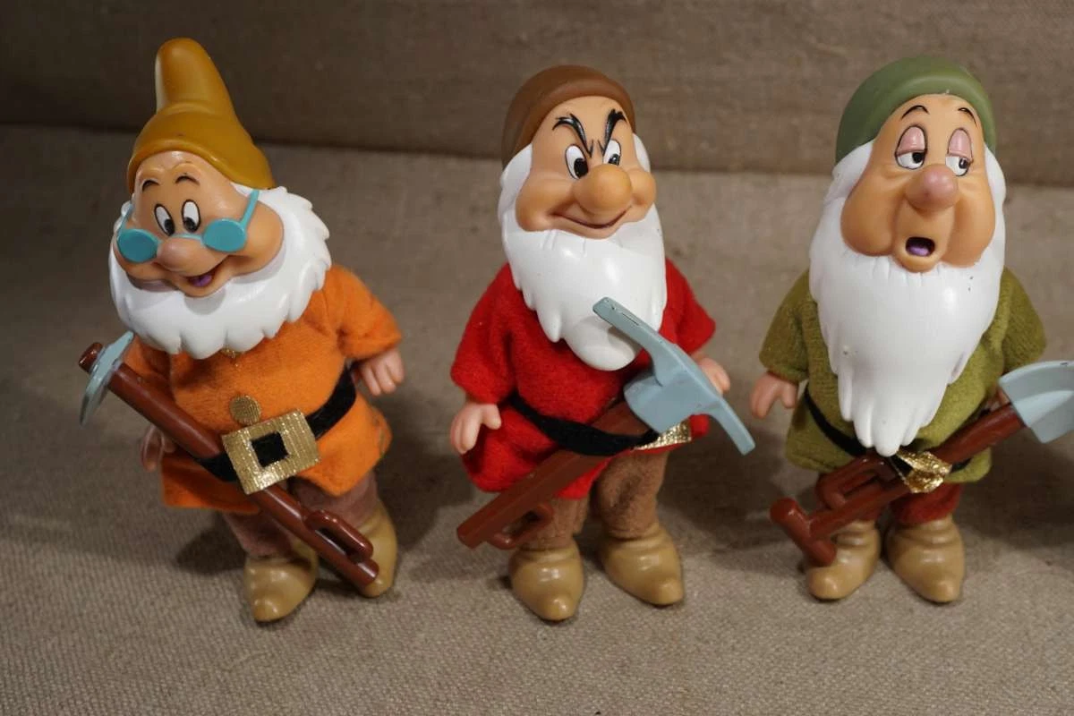 7x vintage Simba Toys Disney Schneewitchen - Die sieben Zwerge