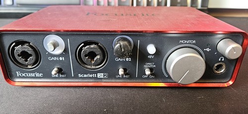Focusrite Scarlett 2i2 Studio 1st Gen Audio Interface + CM25 Mic + Cables