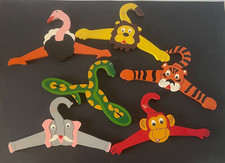 6 JOYEUX CINTRES EN BOIS PEINT POUR ENFANT - 6 ANIMAUX ASSORTIS - COULEURS VIVES