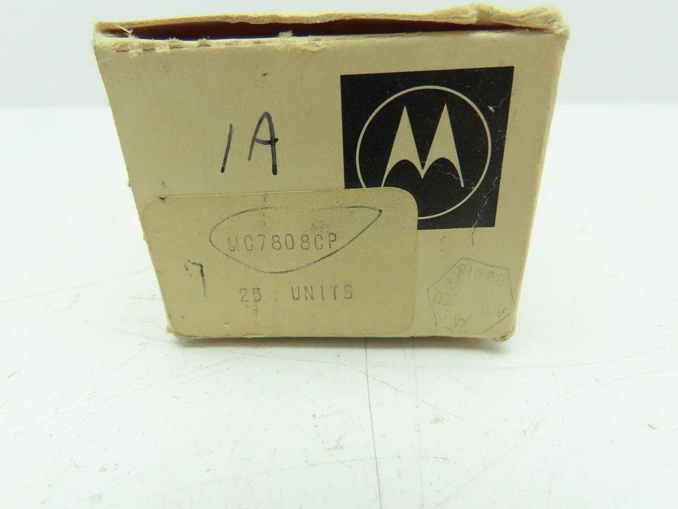 Motorola MC7808CP Semiconductor 3-Pin Voltage Regulator  LOT OF 21 - Image 3 of 4