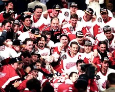 Detroit Red Wings - 1997 Stanley Cup Champions, 8x10 Team Celebration Photo