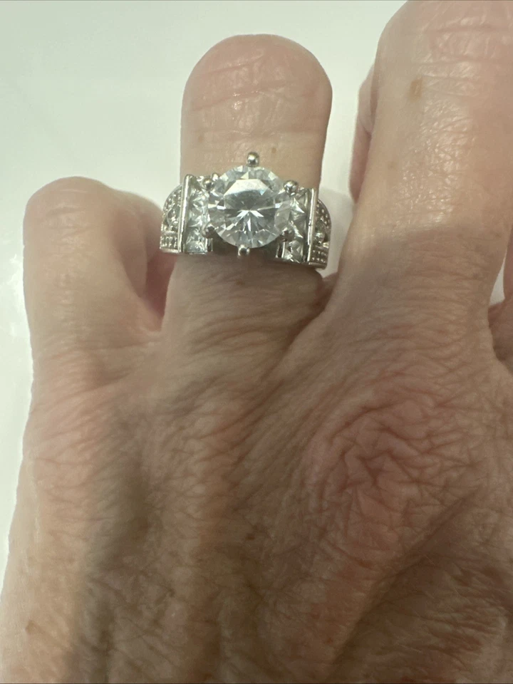 Impresionante alianza de boda de diamantes con piedra central de 1,5 quilates tamaño 5,5 Foto 4 de 4