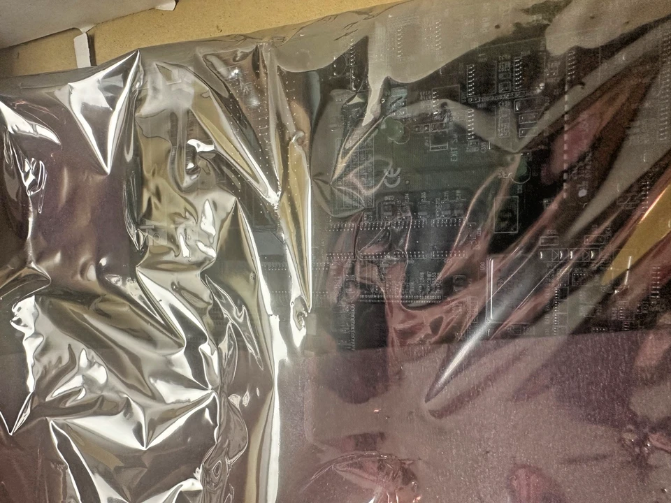 Vtg Tyan S1696 DLUA Thunder 2 ATX Motherboard Dual Pentium II 233 - 300 MHz NEW! - Image 4 of 4