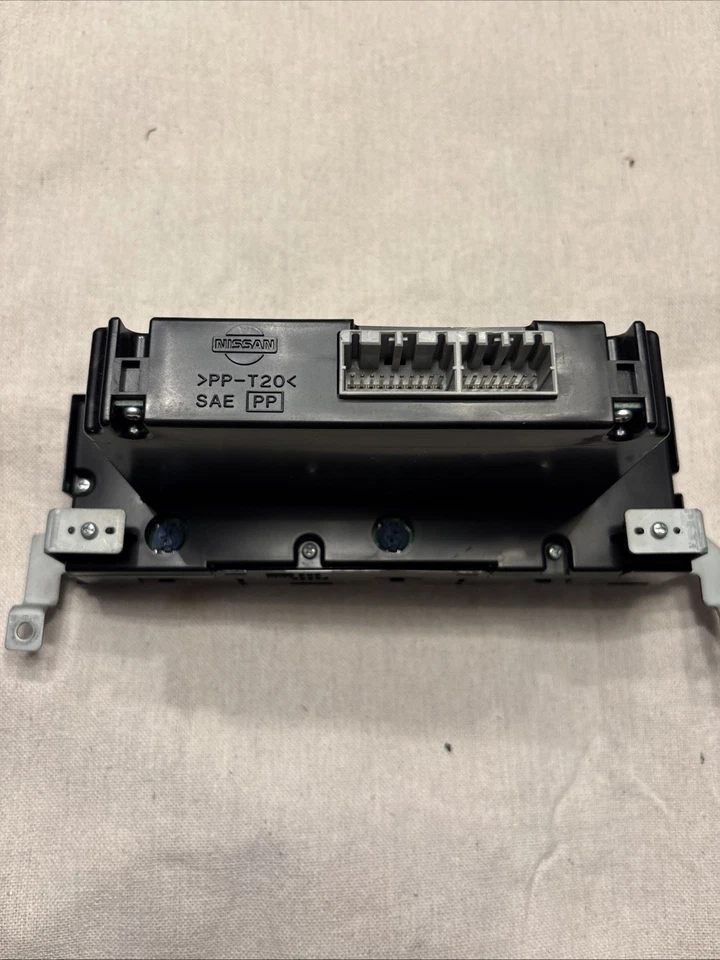 Climatizadores digitales Infiniti QX4 2001-2003 (OEM) 27500-4W301 Foto 3 de 4