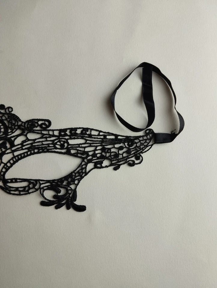 Black Lace Mask Unisex Onesize - Image 2 of 3