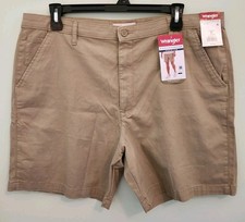 Wrangler Men's 40 Regular Fit Flat Front Shorts KHAKI Above Knee 7" 10725