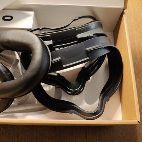 *HUGE Bundle!* Oculus Quest 2 256GB Virtual Reality Headset - Picture 6 of 8