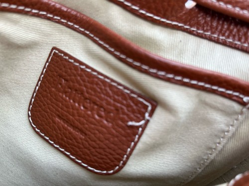 Geschmeichelte Bo Bucket Lederhandtasche in braun mit verstellbarem Schulterriemen - Bild 9 von 9
