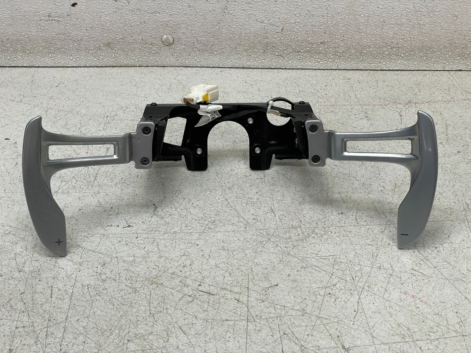 2017 2018 Maserati Levante Steering Wheel Paddle Shifters Gear Selector 1442 OEM