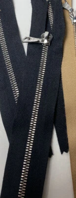 RRi zip 12cm Long 4mm Width - Image 1 of 4