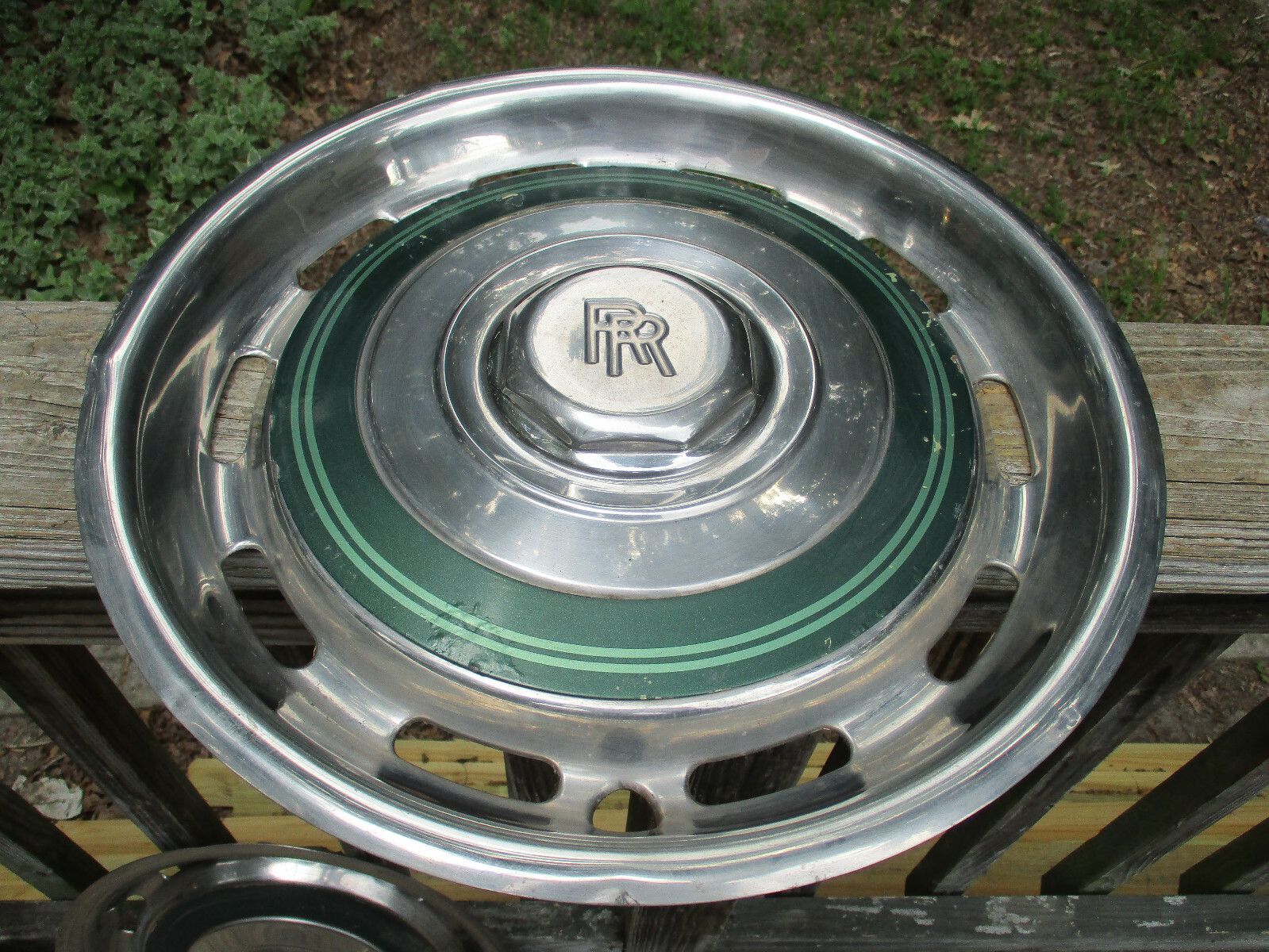 (One) Vintage Rolls Royce Hub Cap Green Stripe 10 Slots 16 1/2" wide