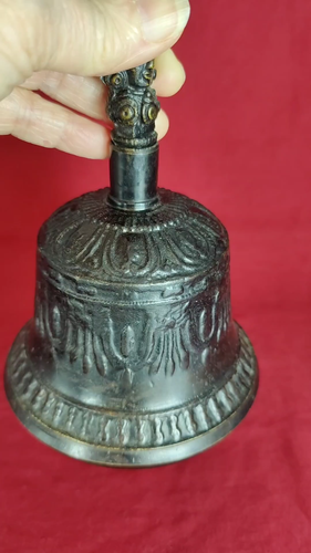 Campana de oración ritual ceremonial tibetana budista antigua de latón negro de 8" 4,25 diamantes - Vídeo 1 de 1