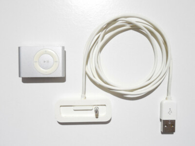 Apple iPod Shuffle 2nd Generation 1GB Silver MP3 Music Player 