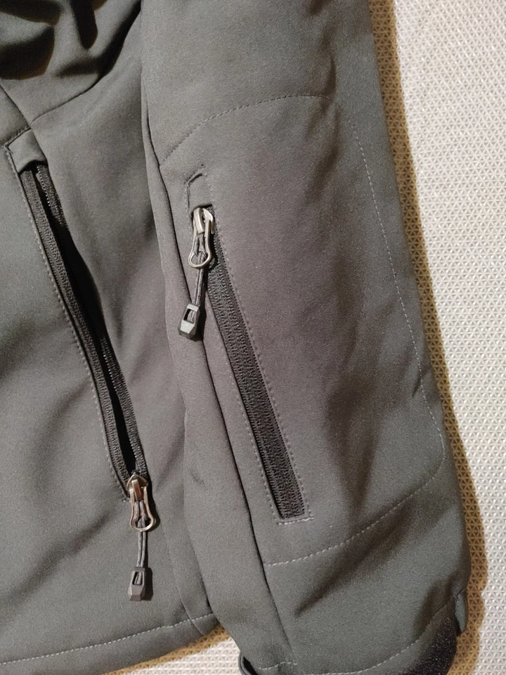 Abrigo de lluvia forrado con capucha de invierno pesado gris oscuro de la marca Boeing para hombre. Foto 4 de 4