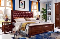 Doppelbett Luxus Schlafzimmer Holz Bett Polster Bettrahmen MöBel Design Barock