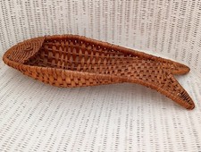 VINTAGE FISH WICKER BASKET/ BREAD ROLL BASKET 15"