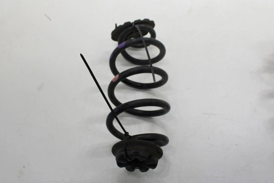 Juego de muelles helicoidales de suspensión trasera derecha e izquierda Nissan Rogue Sport SL 2017-22 AWD Foto 3 de 4