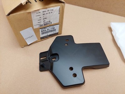 Man オーダーパーツ Mazda 3 Mazda3 BP Upper Grille Garnish Left Cover Mount Genuine