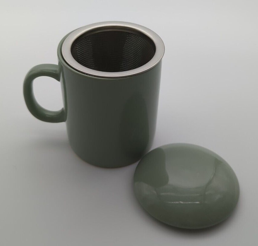 The Spice & Tea Exchange Porcelain MUG With Infuser & Lid 12 oz Green COFFEE CUP
