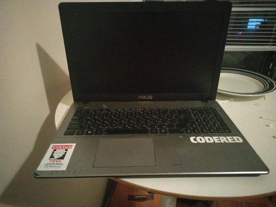 Portátil Asus X550C 15,6" Core i5-3337U 1,80 GHz 4 GB de RAM sin HDD DVD+RW (R867) Foto 2 de 2