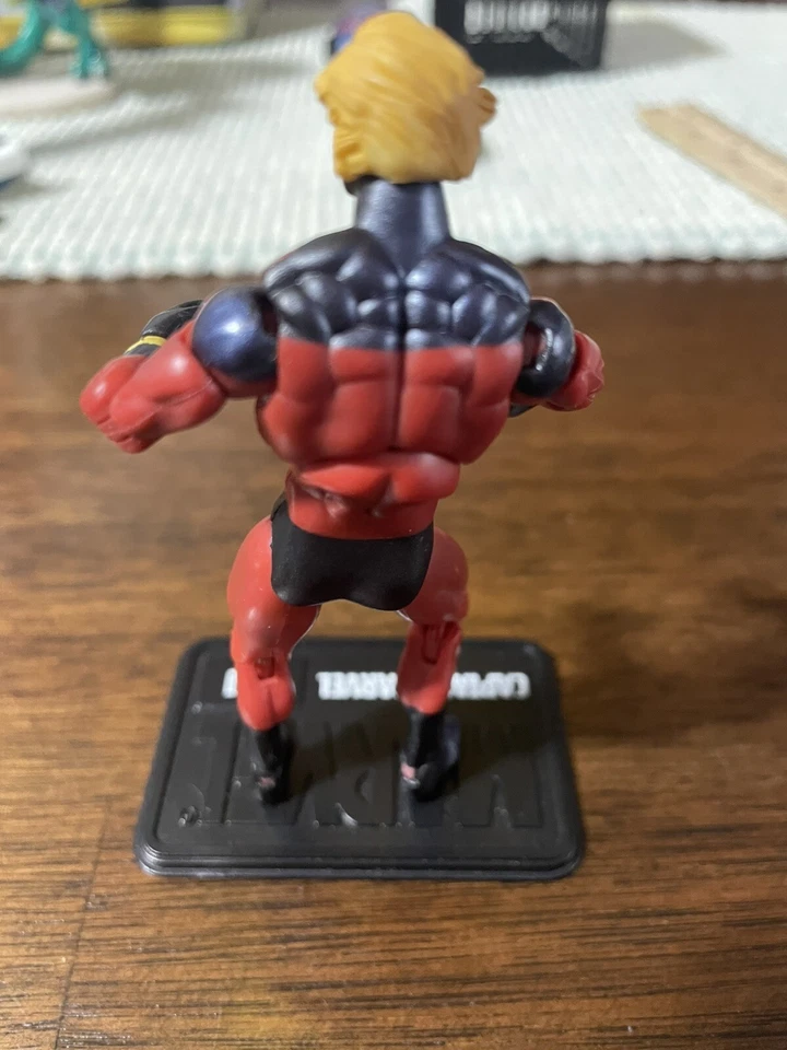 Figura de acción Capitana Marvel Universo Marvel 3,75" Serie 3 #001 Foto 2 de 2