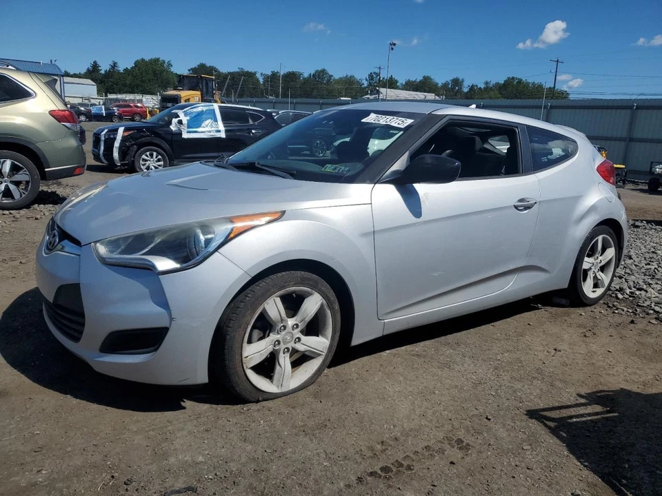 Used Right Tail Light Assembly fits: 2014 Hyundai Veloster without LED accent Ri - Image 2 of 4