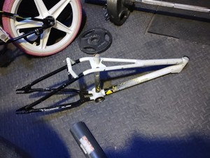 Ensemble Cadre BMX Redline Old School – 20 Pouces – Rouge 1997 – Freestyle – Acier Chromoly