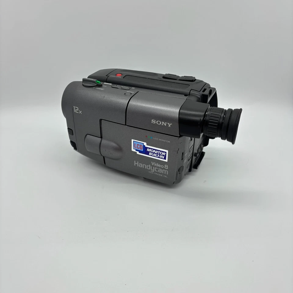 Sony CCD-TRV30E PAL Video8 Tape Video Camera Handycam Transfer *READ* No Battery - Image 3 of 4