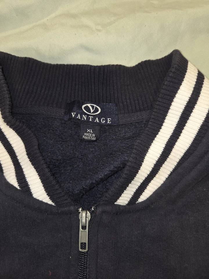 navy blue Tacoma Rainiers men's jacket with a red and white "R" logo Size XL - Image 2 of 4