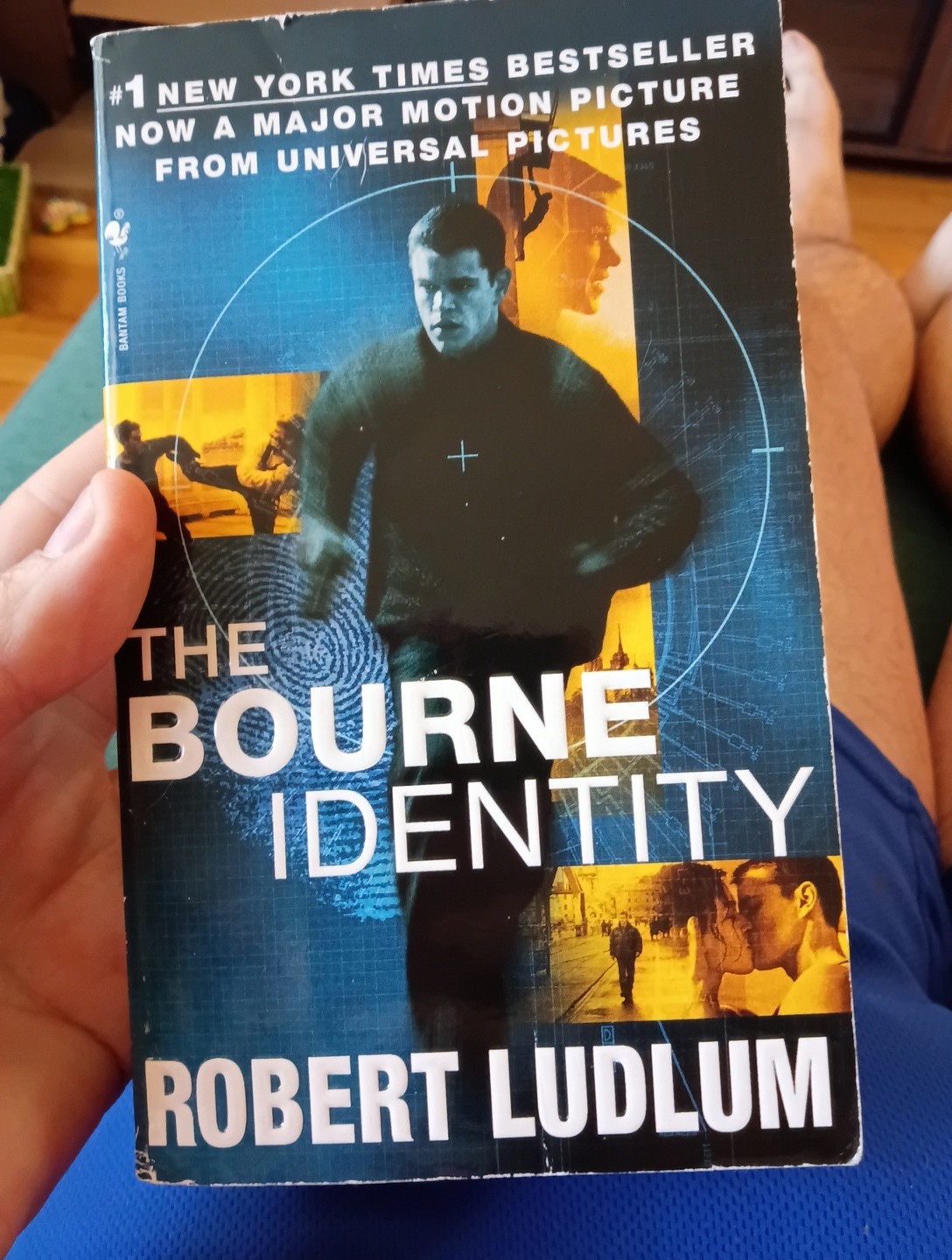 The Bourne Identity: A Novel (Jason Bourne) - Mass Market Paperback - GOOD