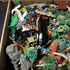 HUGE Lot of 17 lb+ Plastic Army Men, Animals, Zombies, Cowboys etc.