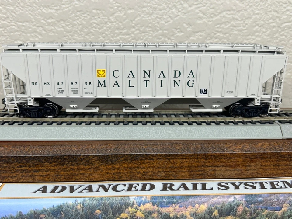 CANADA MALTING  4750 cu ft 18  RIB SIDED COVERED 3-BAY HOPPER CAR- HO Scale NEW - Image 2 of 4
