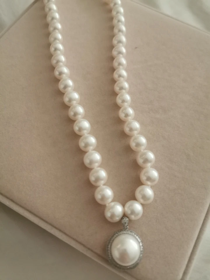Cultured Freshwater Pearl (9.5-10.5mm) Collar 18" Necklace plus pendant 13mm - Image 2 of 4