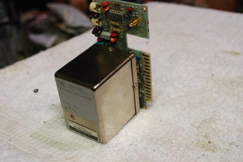 HP 10811-60111 10 MHz High Stability Crystal Oscillator with circuit card - Picture 2 of 5