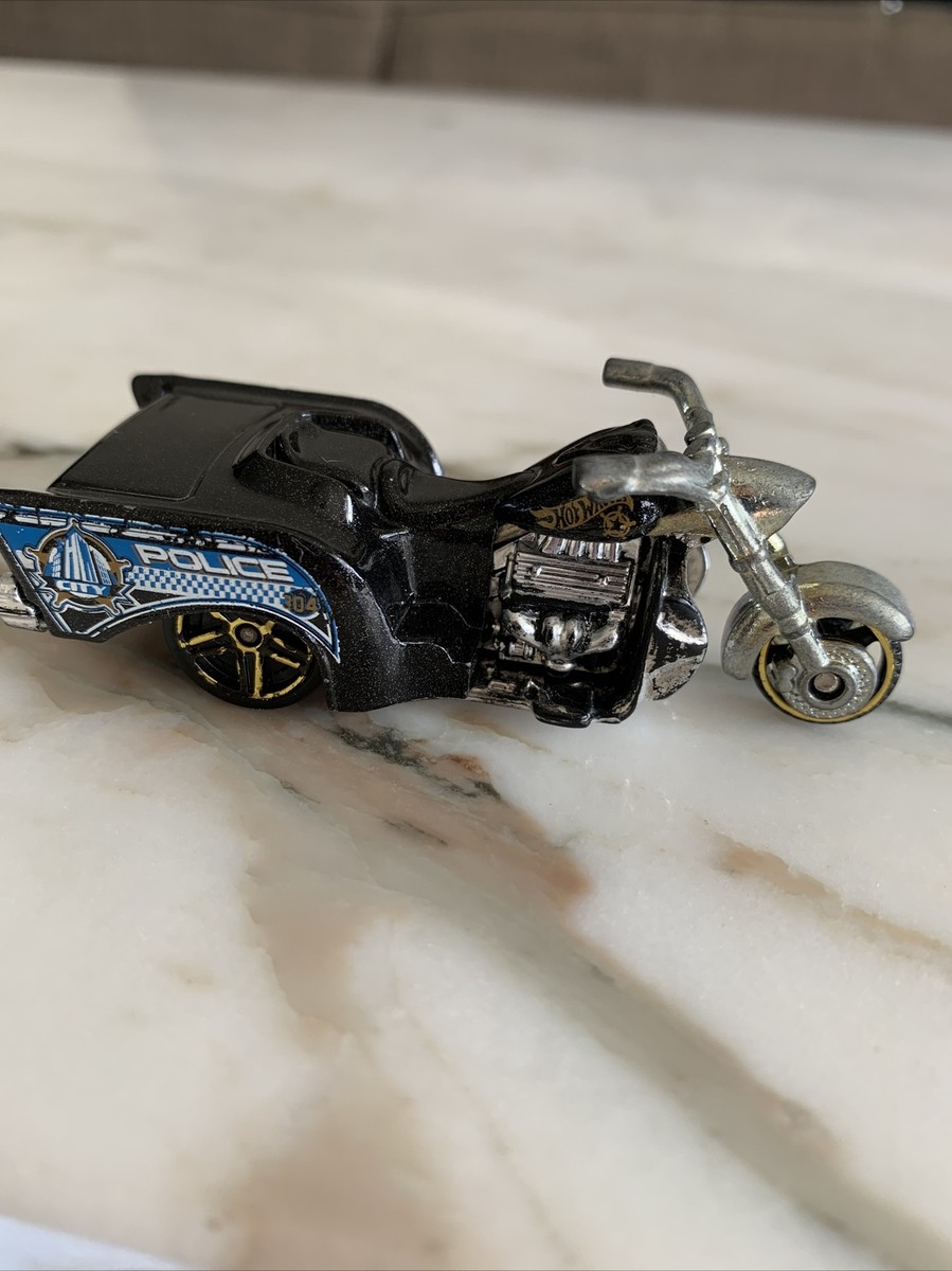 HOT WHEELS BOSS HOSS CYCLES BLACK POLICE CITY DIECAST SCALE 1/64