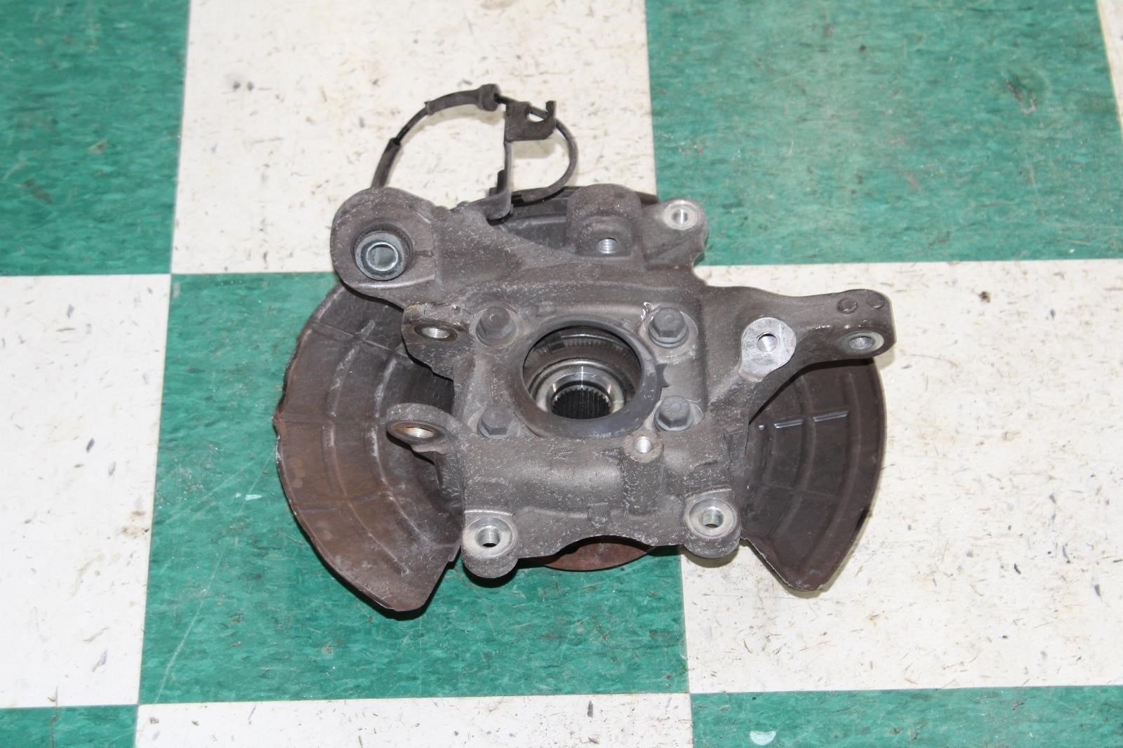 14-17 Ghibli 3.0L Rear Passenger Side Right RH Spindle Knuckle Hub Factory OEM
