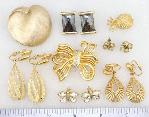 Vintage Crown Trifari Jewelry Lot Earrings Brooch Gold Tone Modernist Rhinestone