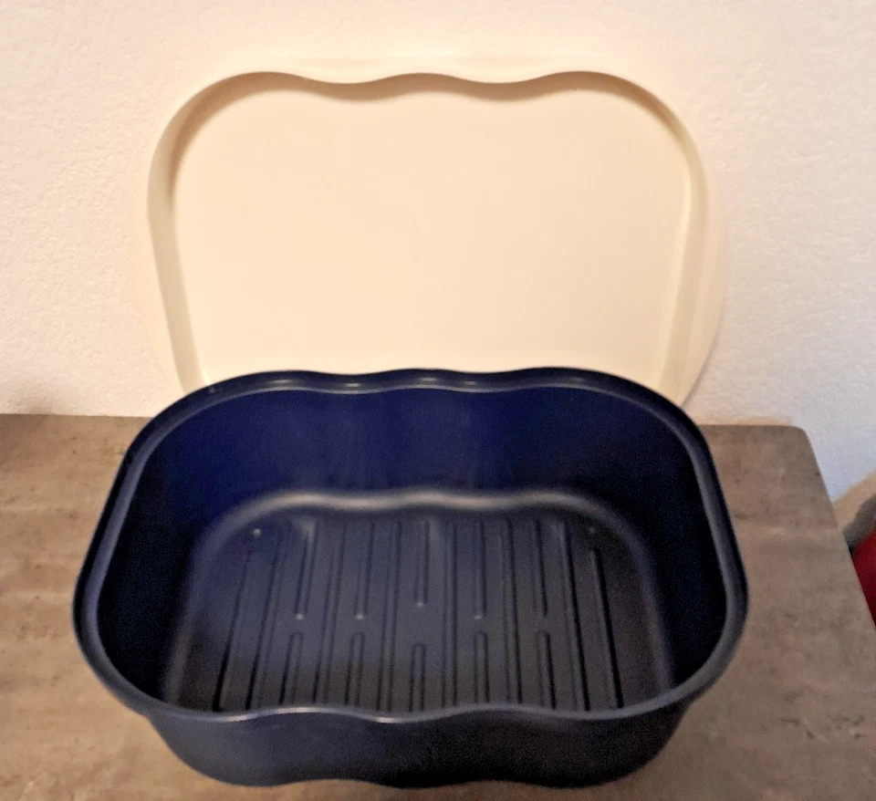Tupperware * Großer Laibwächter  * Bäckermeister  * Brotbehälter * Blau/Weiss * - Bild 3 von 3