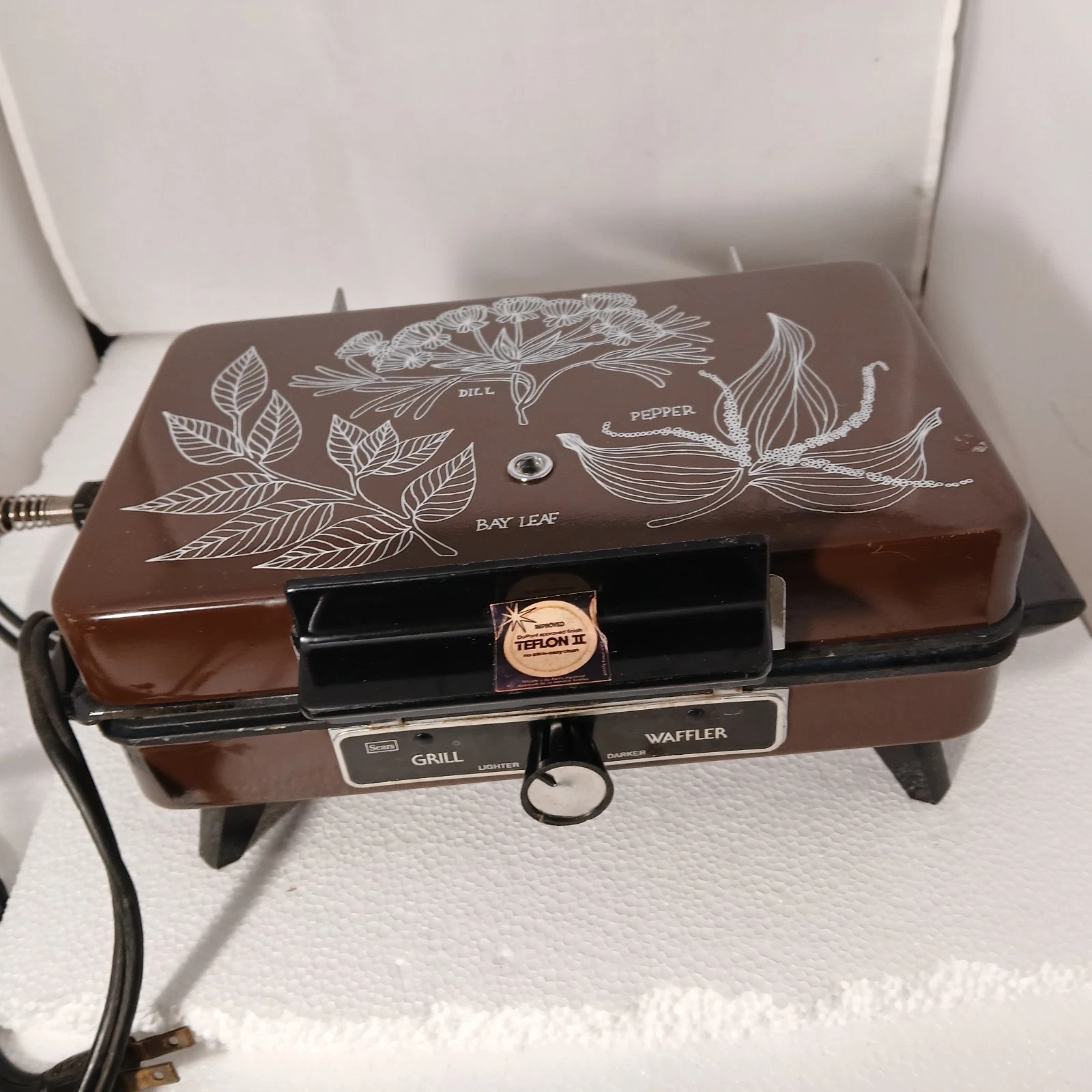 Vintage Sears Grill Waffle Maker Brown/White With Herbal/ Floral Print Tested
Opens in a new window