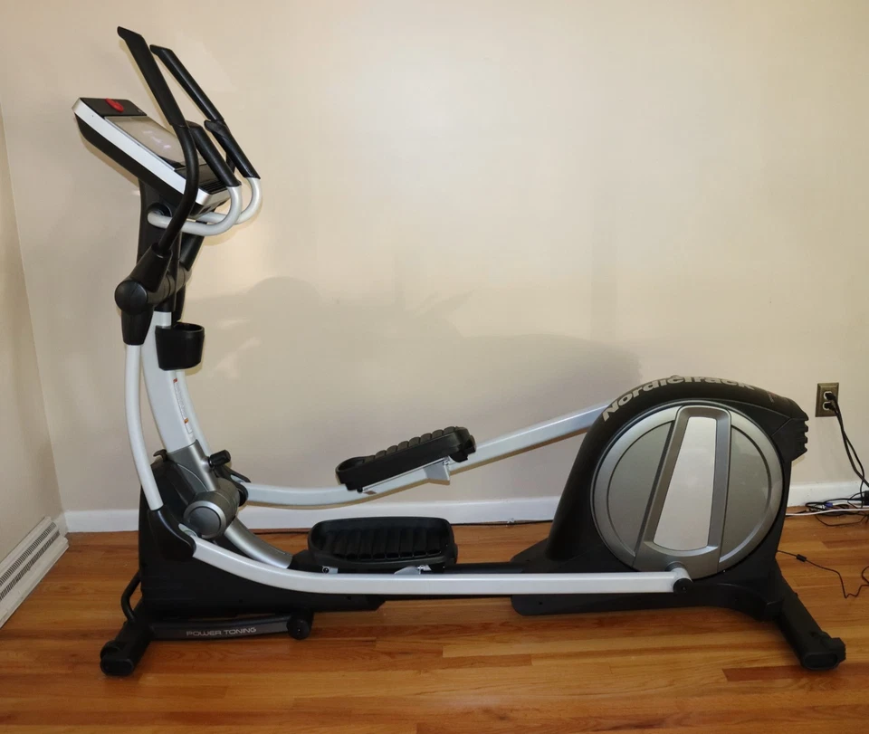 NordicTrack SpaceSaver SE9i Elíptica - Negra NTEL14421.2 Excelente Estado Foto 3 de 4