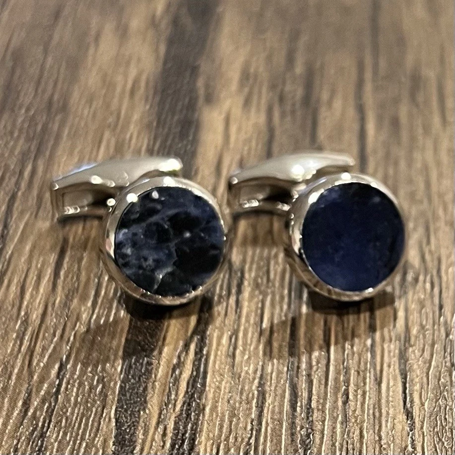 Gemelos redondos de piedra de sodalita con borde biselado de plata de ley 925 en caja regalo para hombres Foto 4 de 4